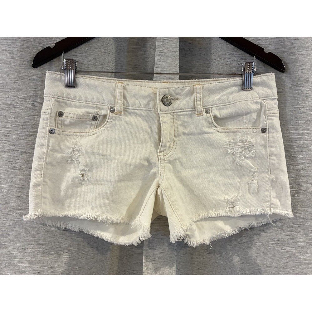 Y2K American Eagle White Size 4 Stretch Fit White Distressed Denim Cut off Short